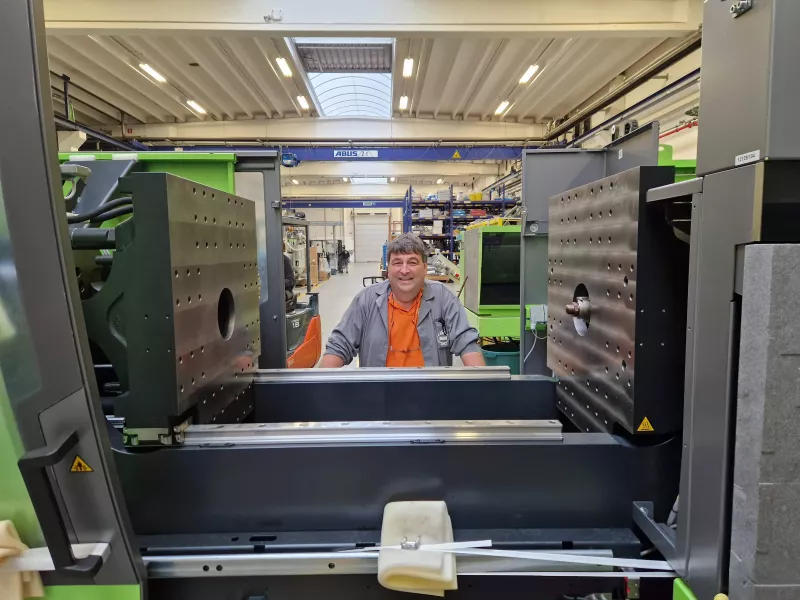 the arrival of the new Engel machines at Bekina Indurub
